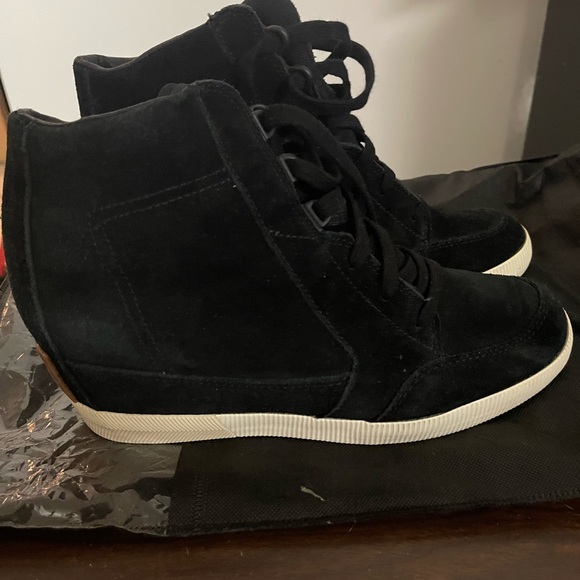Black High-Top Women shoes - Picture 3 of 5
